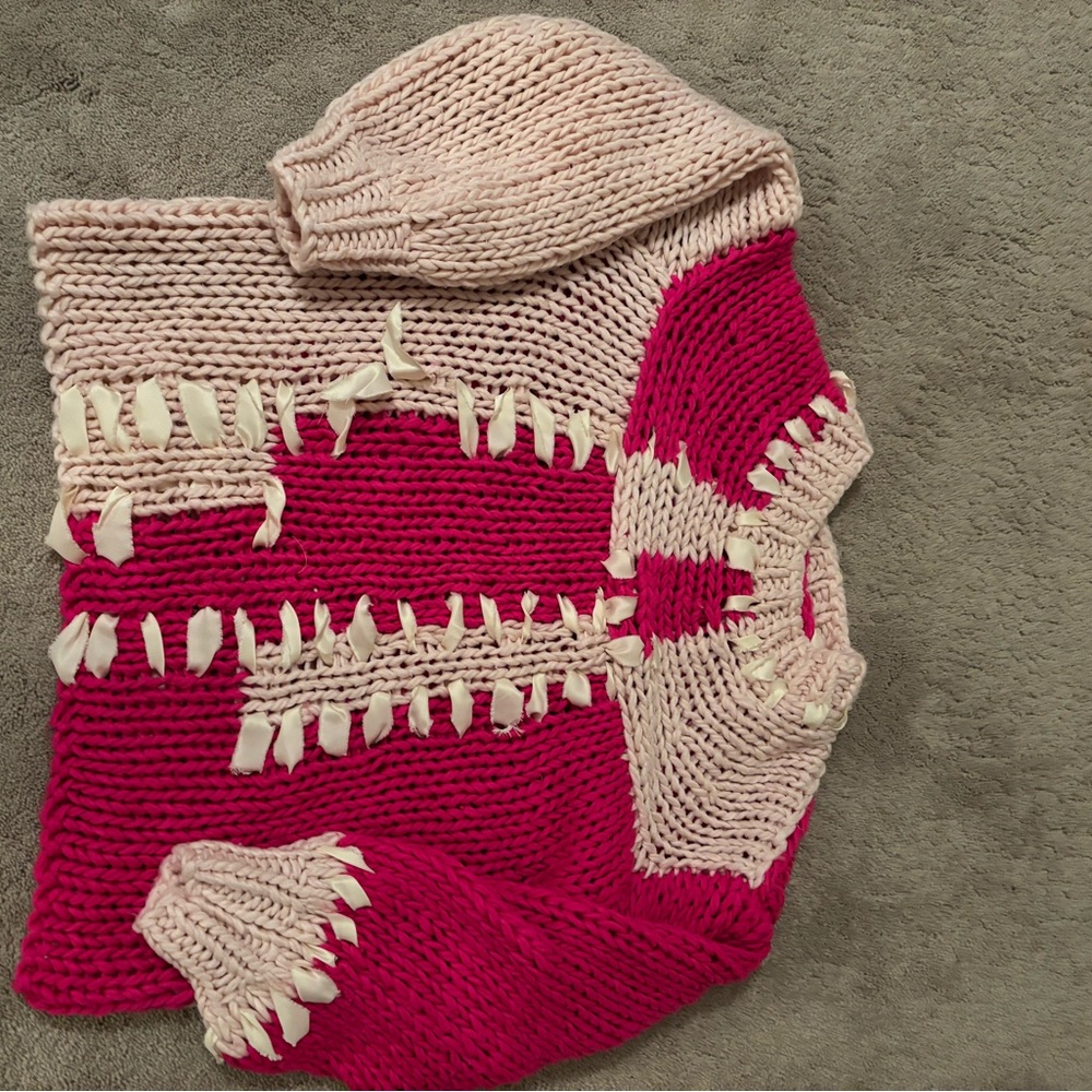 Listicle Pink and light pink cable sweater with ribboning